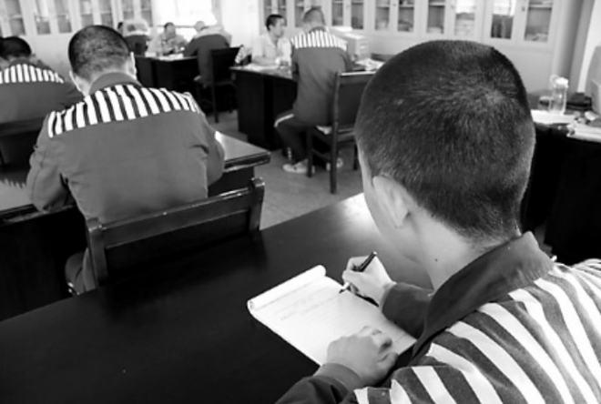 新澳2025资料最新大全和打死父亲其母欲顶罪与打死父亲其母欲顶罪的小说